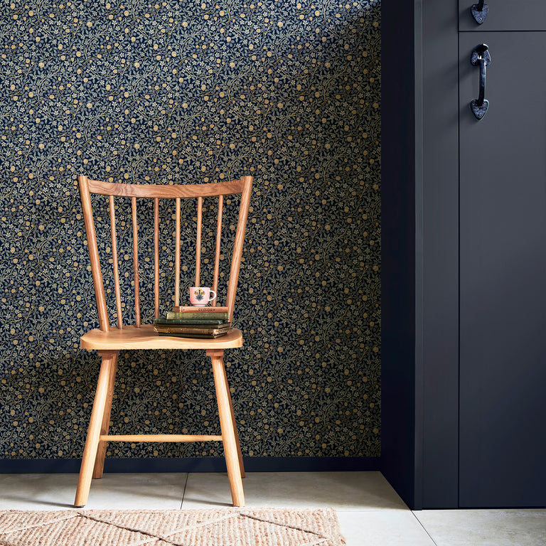 William Morris Clover Floral Wallpaper Midnight – Classic Botanical Design, Dark Elegant Finish, Easy Hang Non-Woven Roll